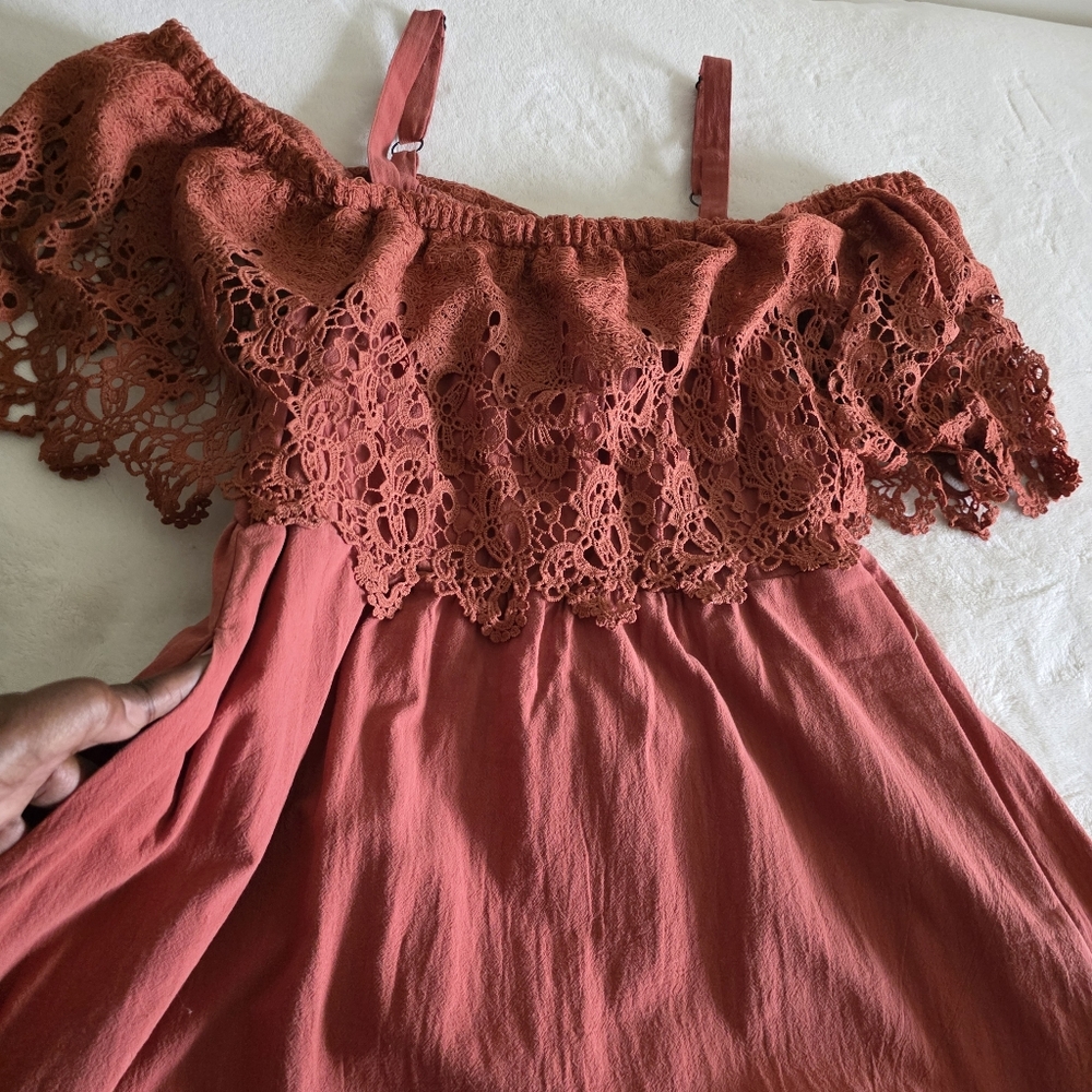 Elegant Lace Off-Shoulder Dress - Picture 13 of 15